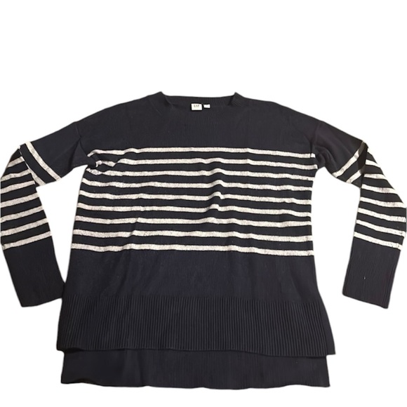 GAP Sweater - Picture 2 of 5